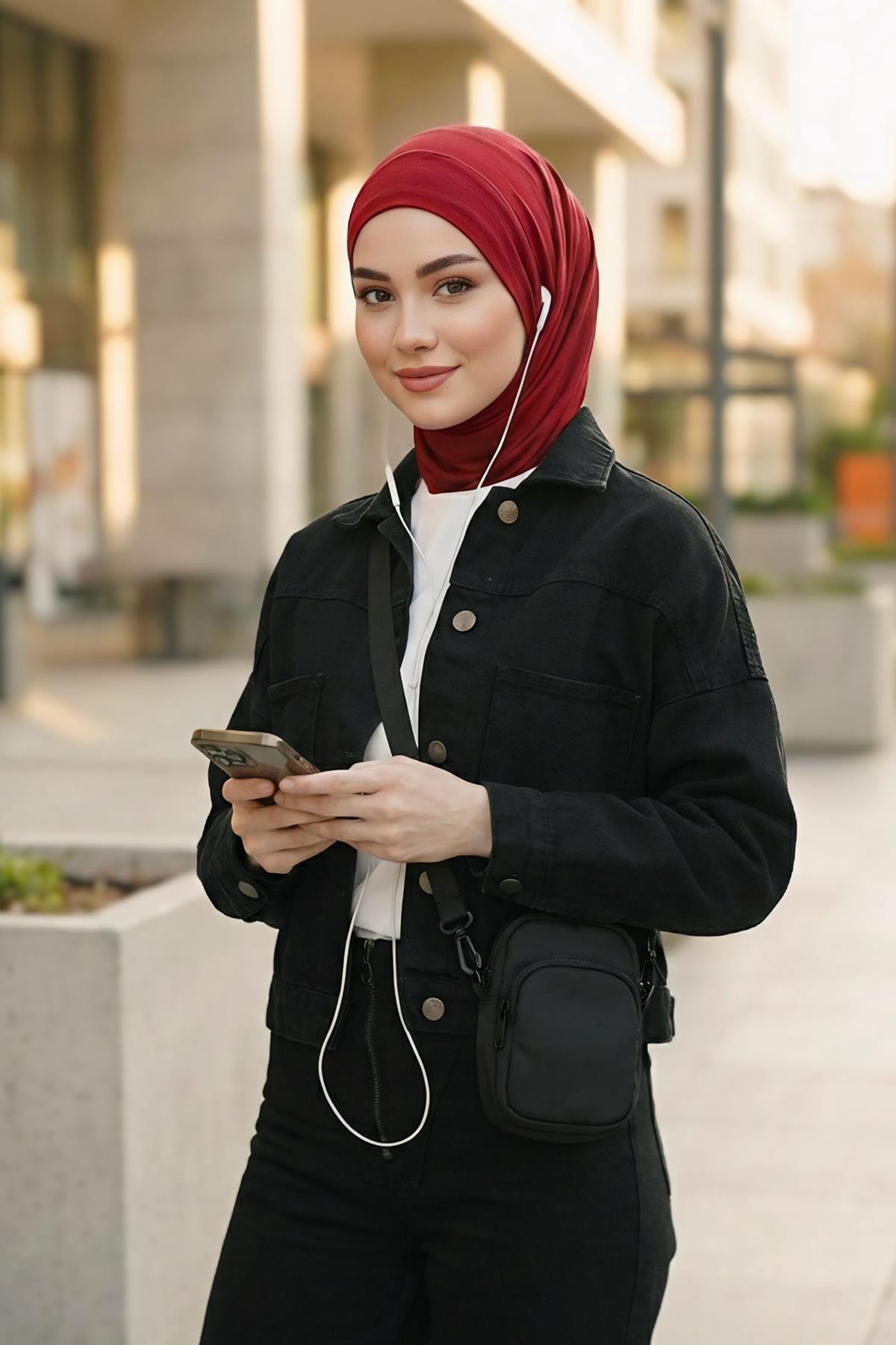 Boyun Kapatıcı Özellikli ve Kulaklık Girişli Penye Bone,B-94