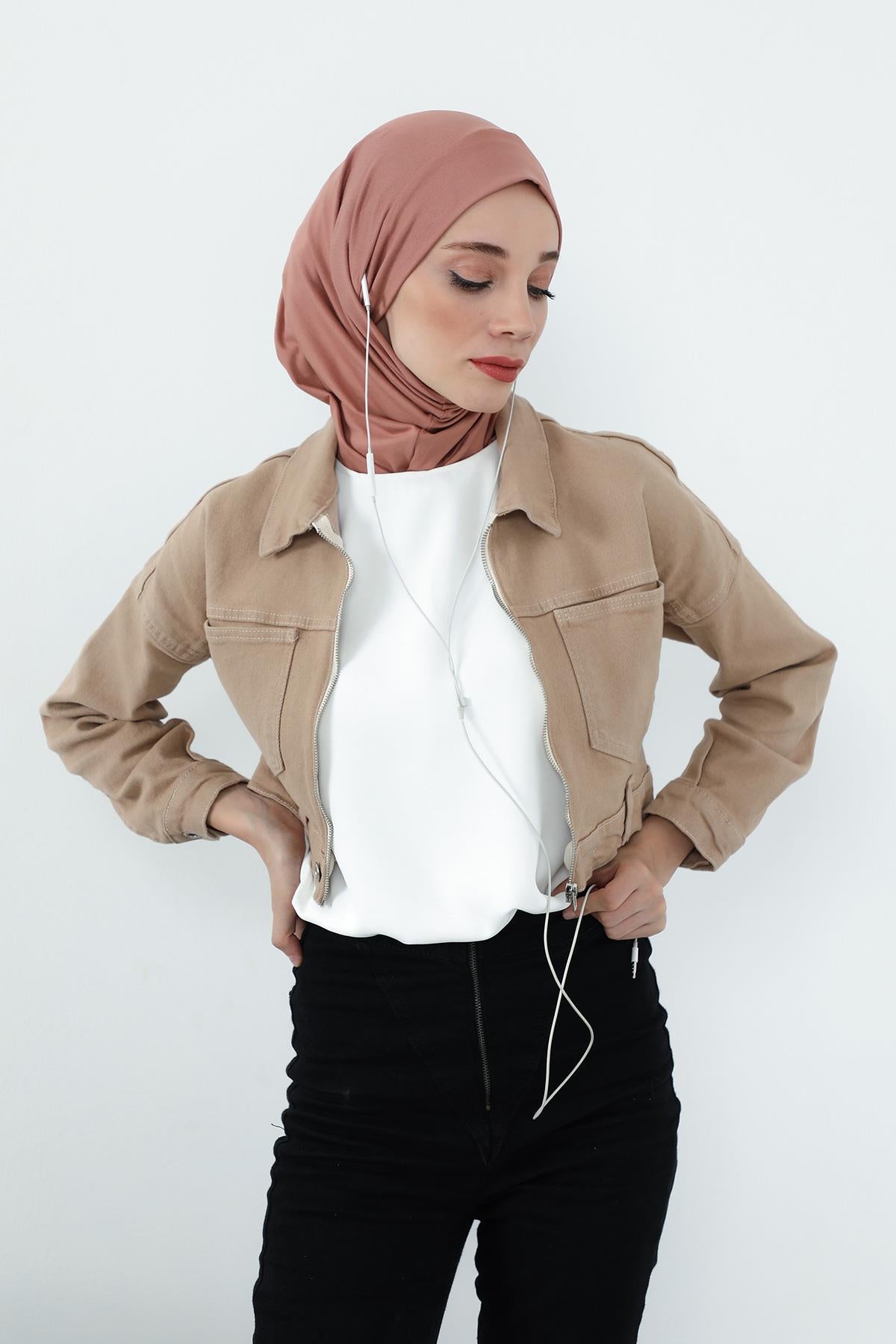 Boyun Kapatıcı Özellikli ve Kulaklık Girişli Penye Bone,B-94