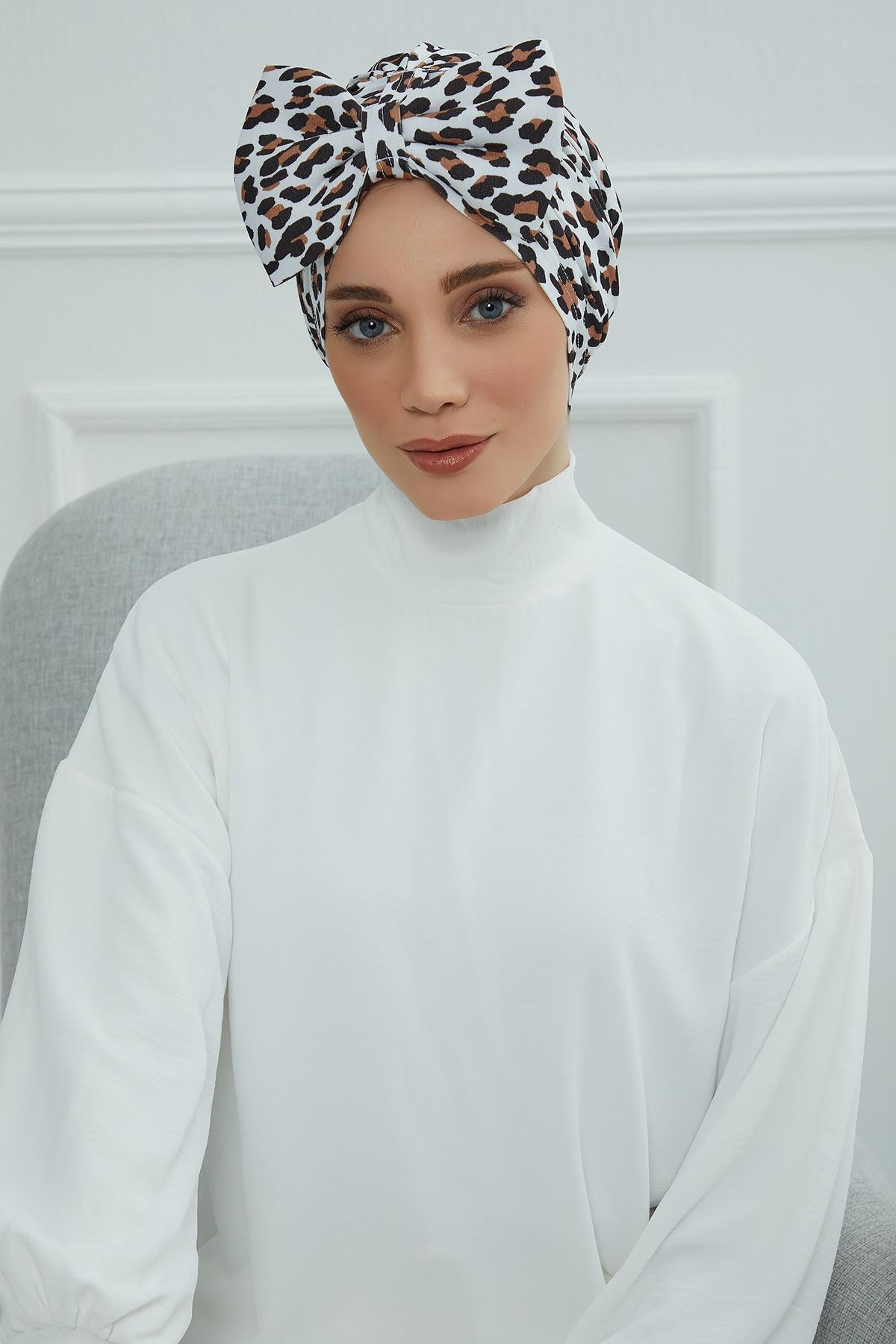 Desenli Dev Fiyonklu Bone,B-11YD