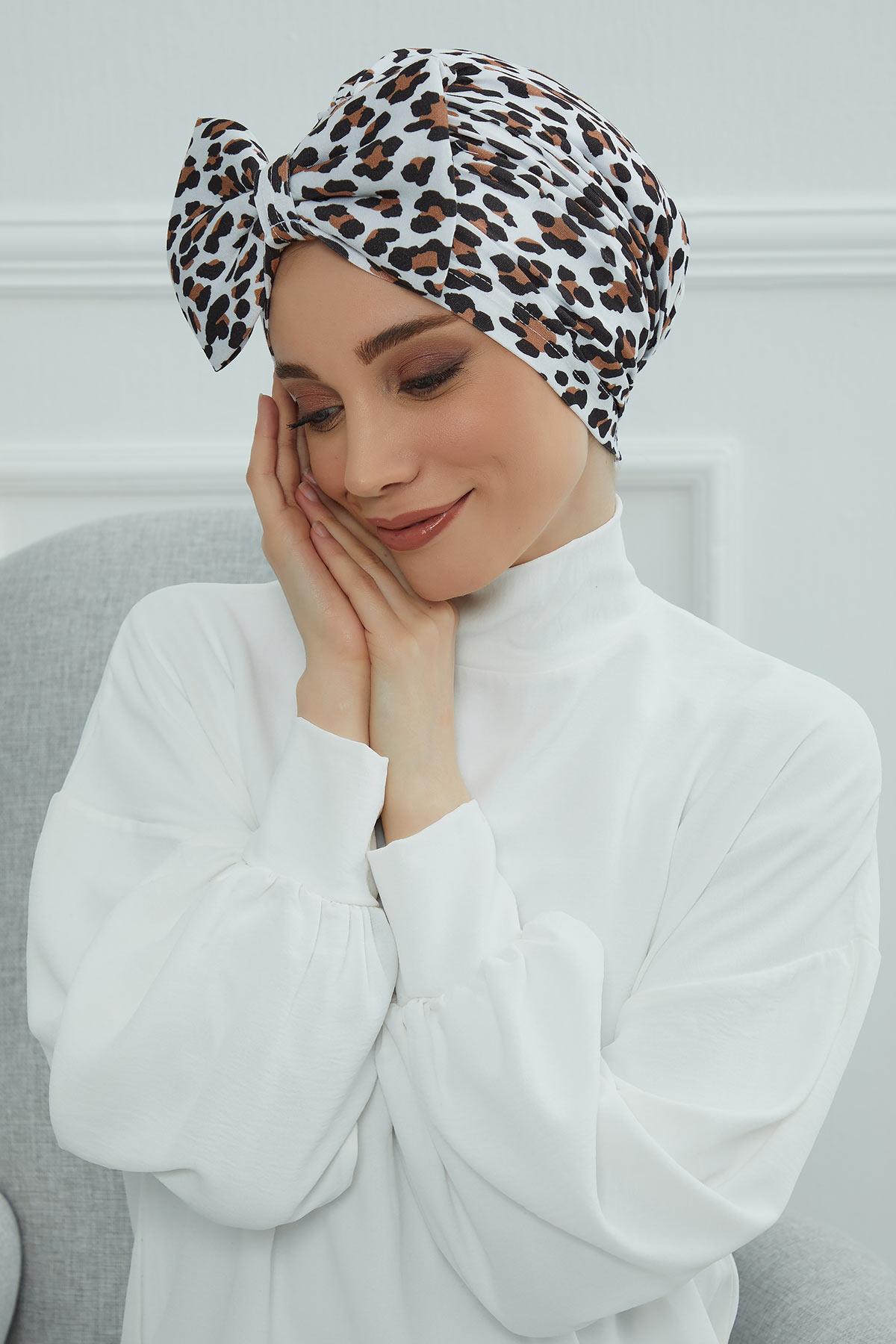Desenli Dev Fiyonklu Bone,B-11YD