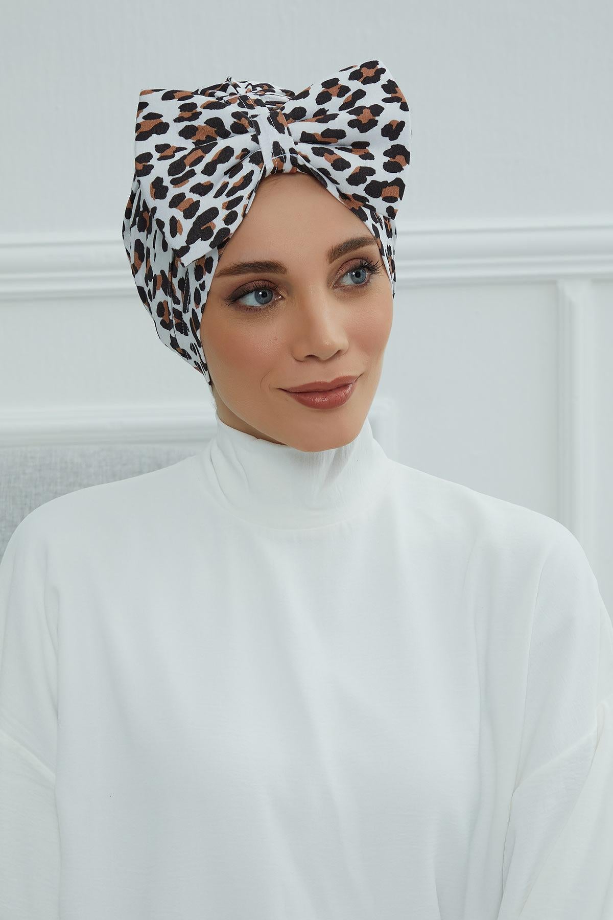 Desenli Dev Fiyonklu Bone,B-11YD