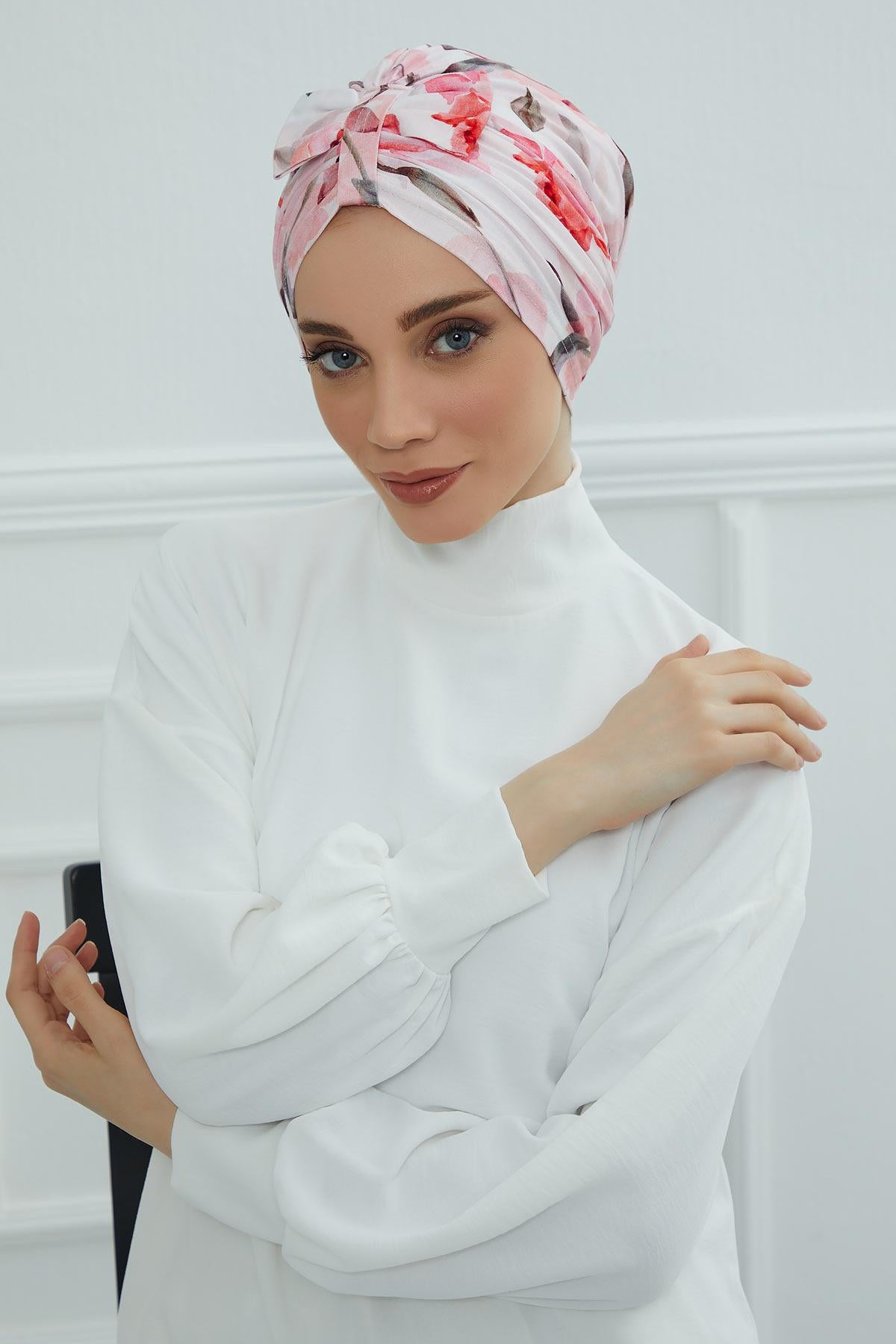 Desenli Önden Fiyonklu Bone,B-7YD