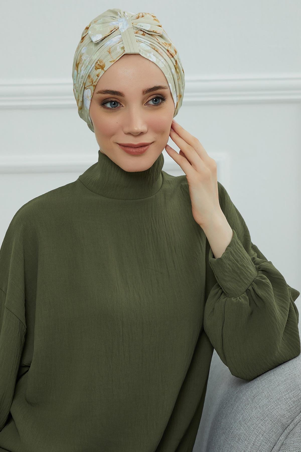 Desenli Önden Fiyonklu Bone,B-7YD