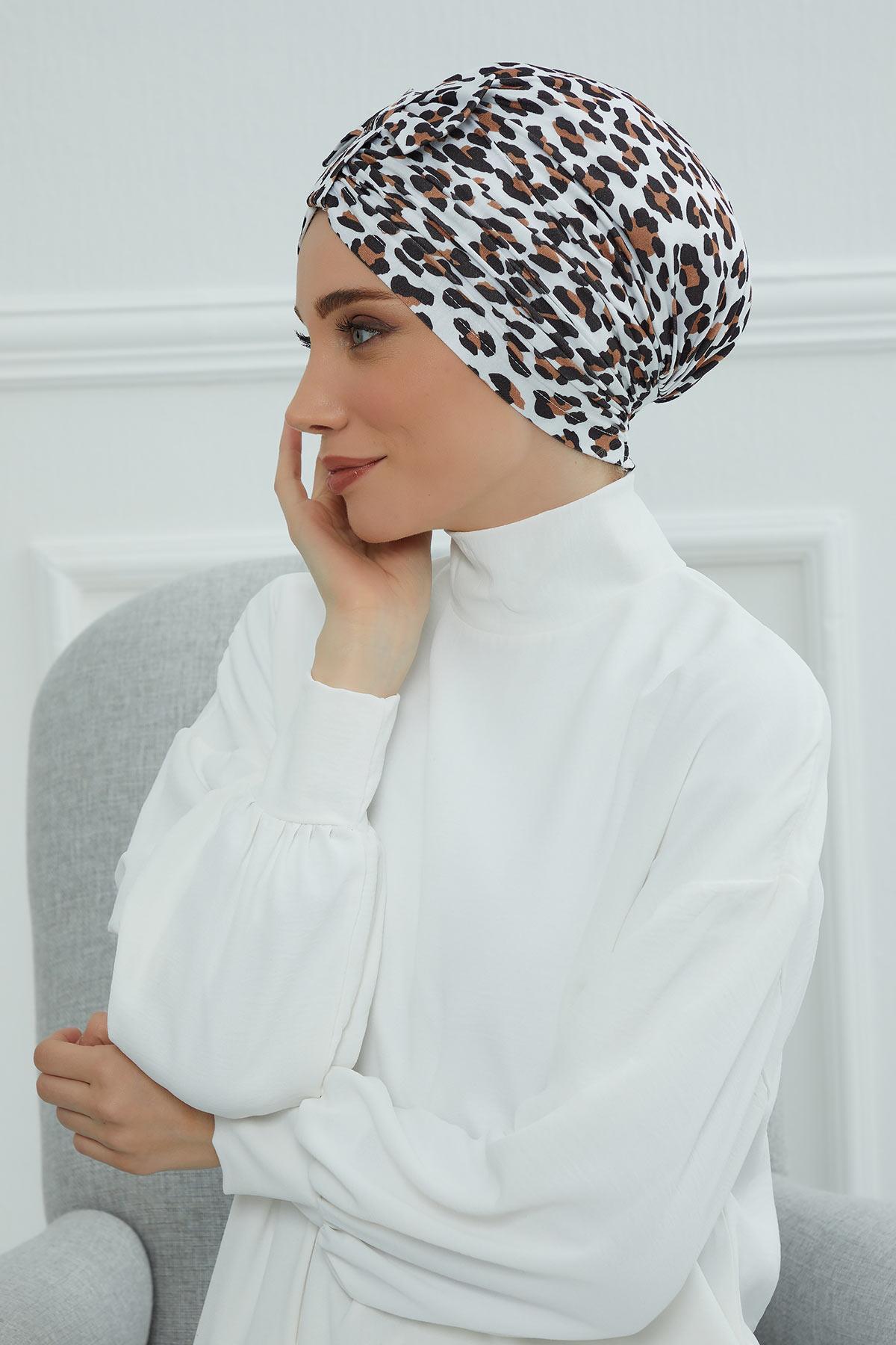 Desenli Önden Fiyonklu Bone,B-7YD