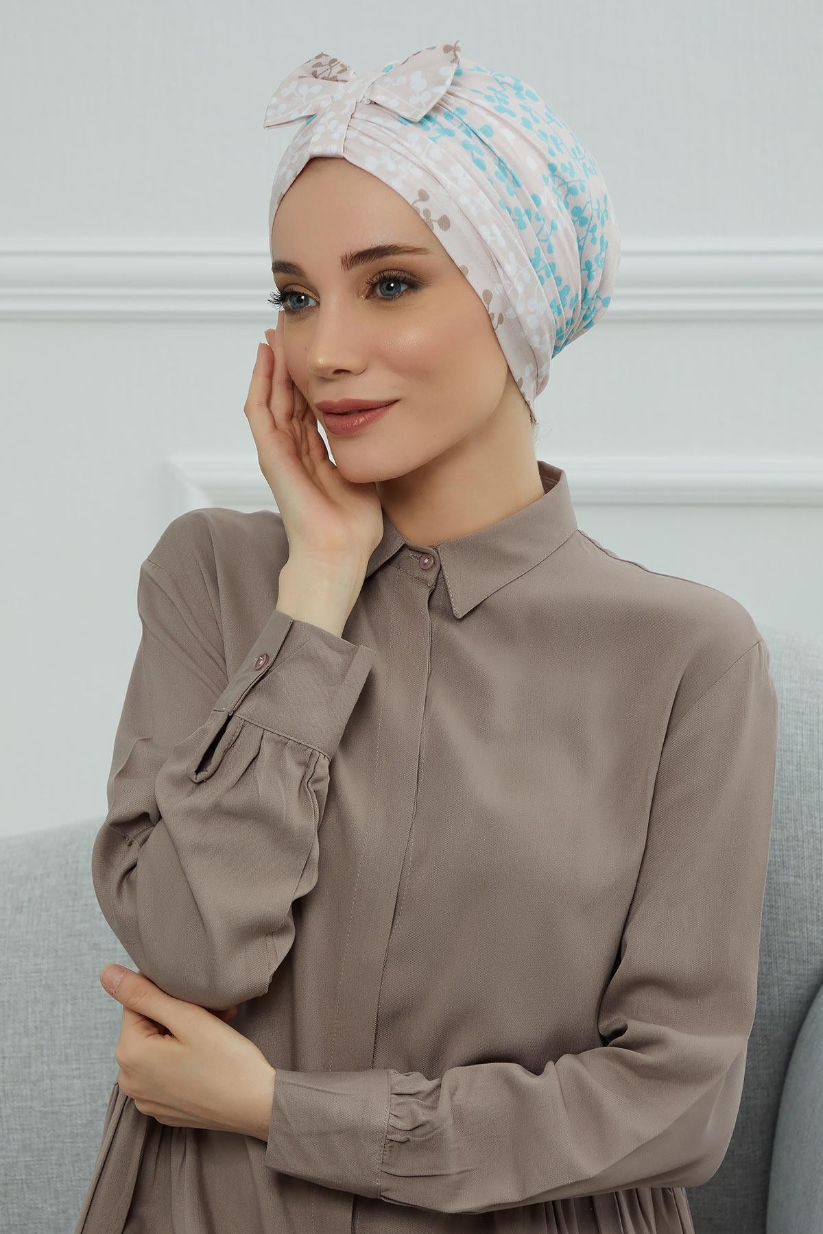 Desenli Önden Fiyonklu Bone,B-7YD