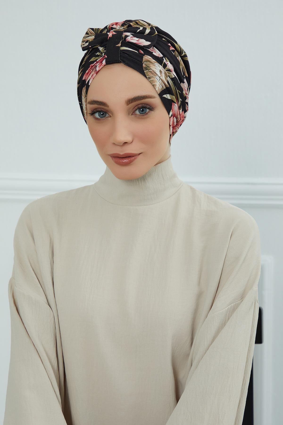 Desenli Önden Fiyonklu Bone,B-7YD