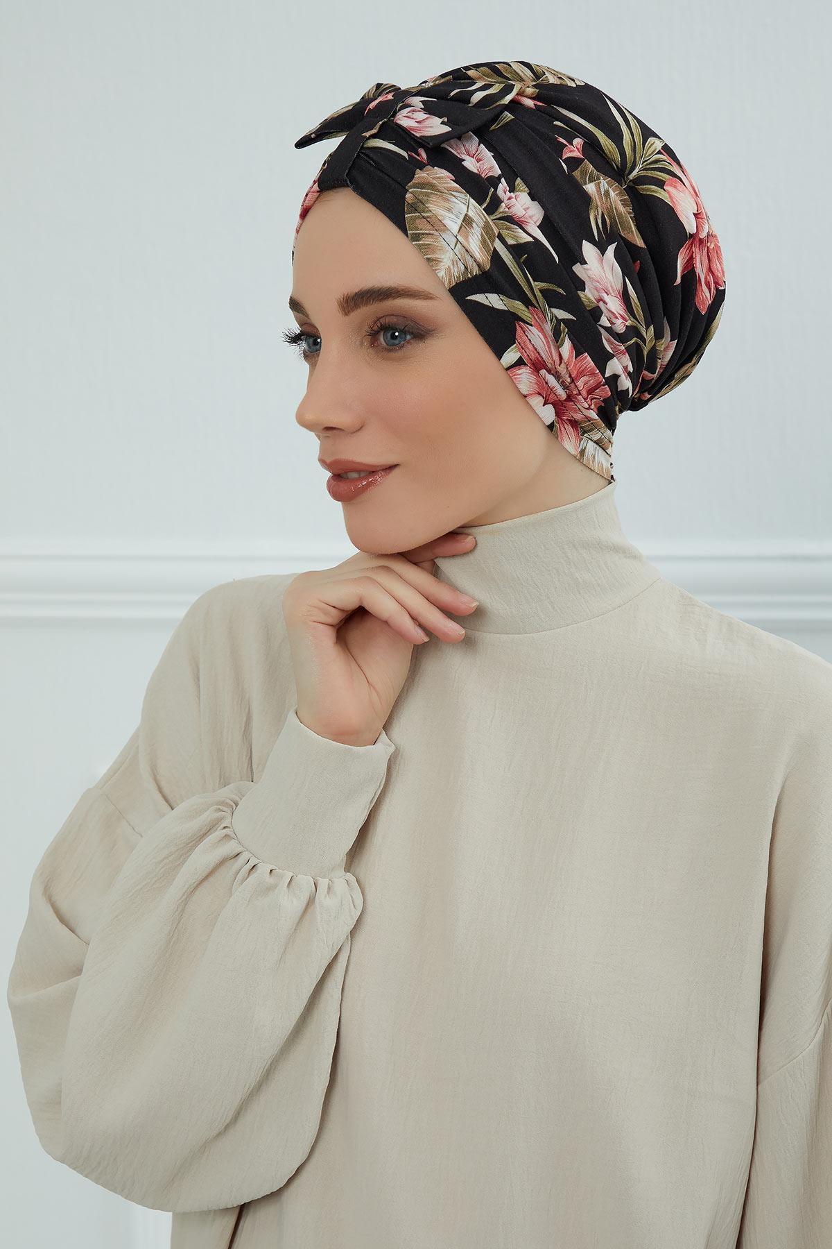 Desenli Önden Fiyonklu Bone,B-7YD