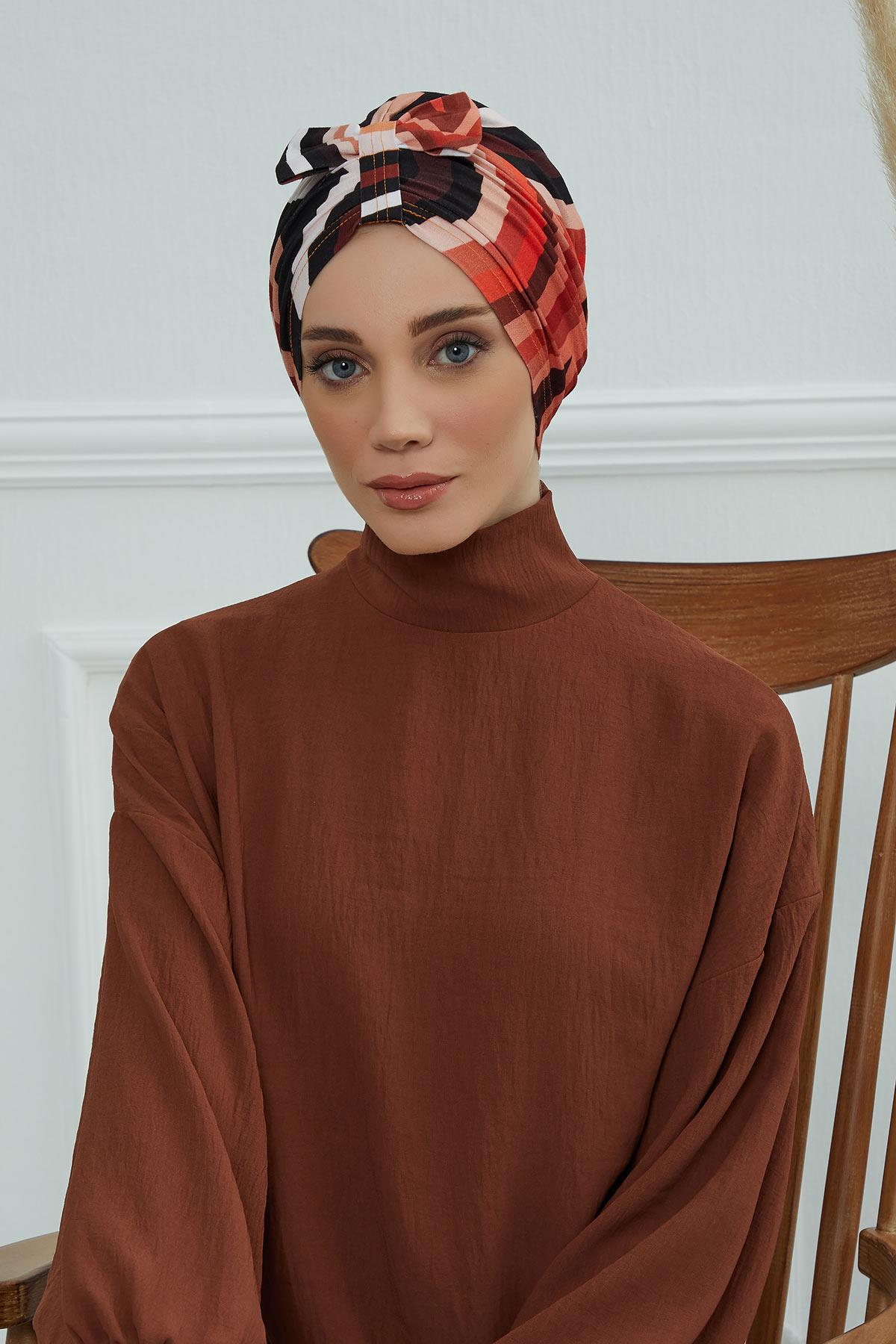 Desenli Önden Fiyonklu Bone,B-7YD