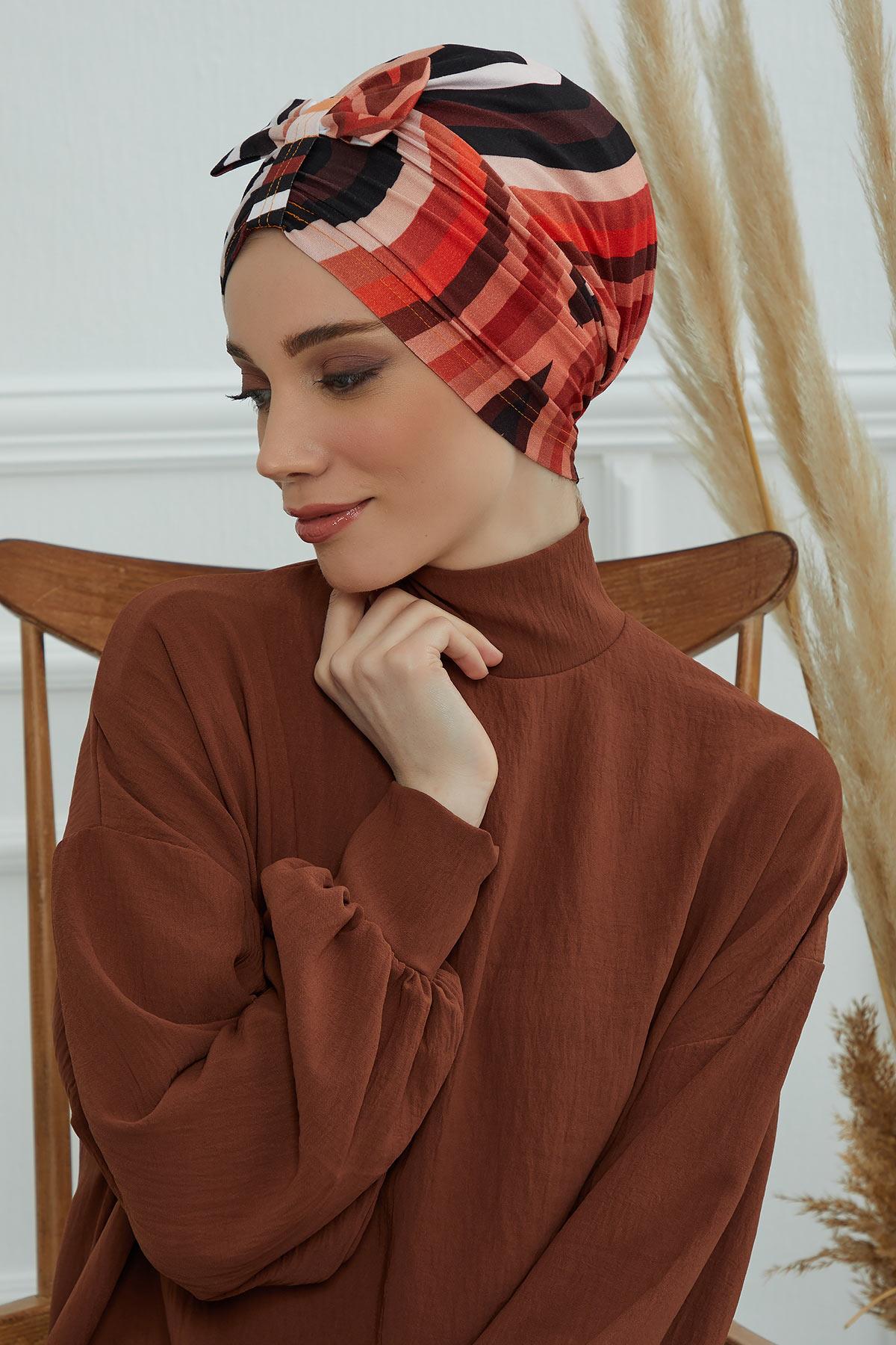 Desenli Önden Fiyonklu Bone,B-7YD