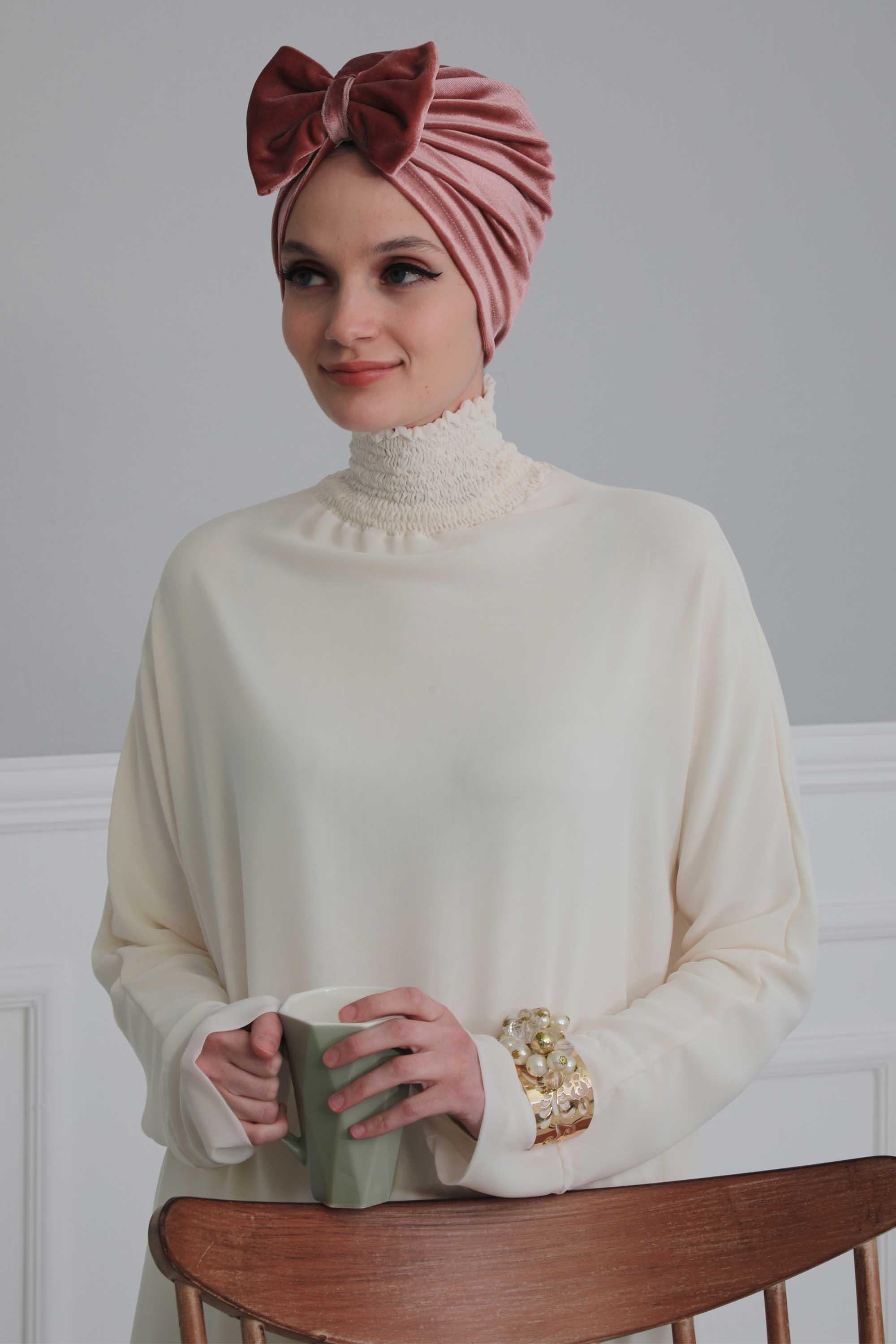 Fiyonklu Kadife Bone,B-27K