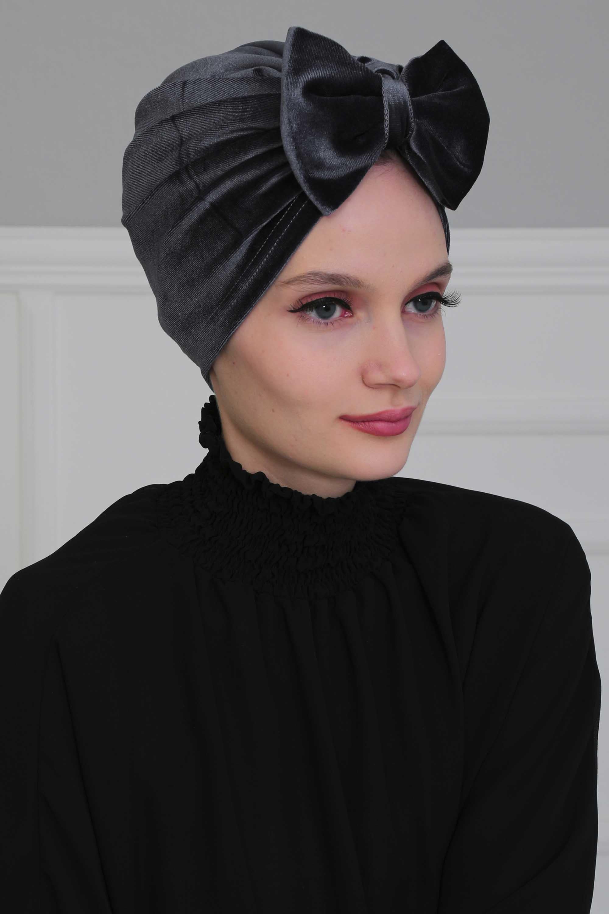 Fiyonklu Kadife Bone,B-27K
