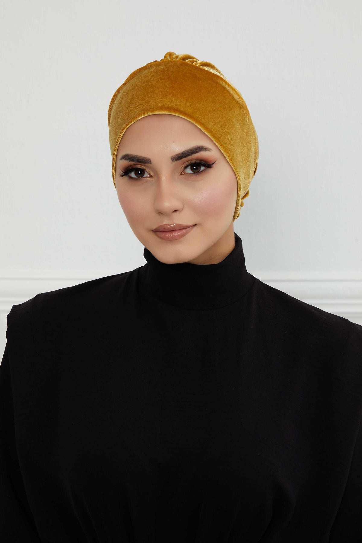 Gül Detaylı Kadife Bone,B-53K