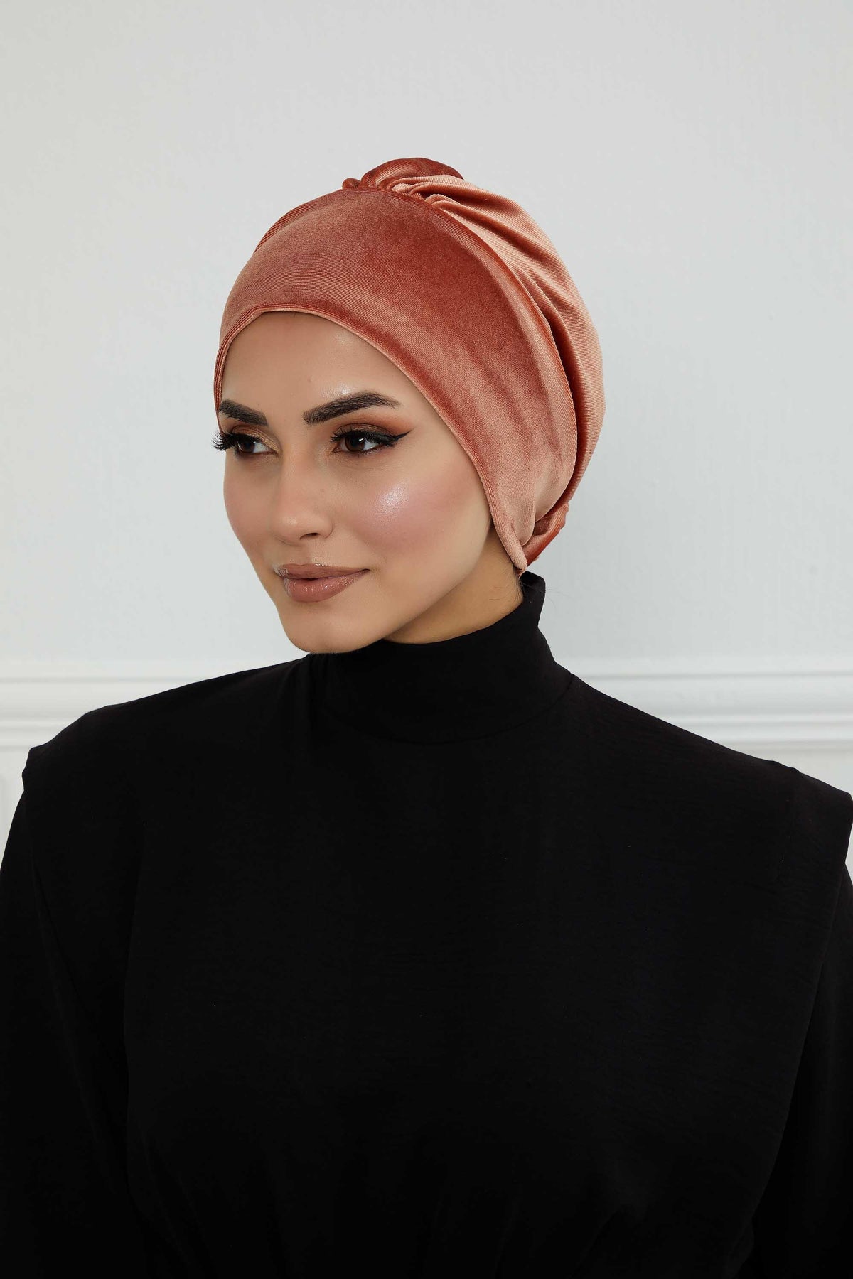 Gül Detaylı Kadife Bone,B-53K