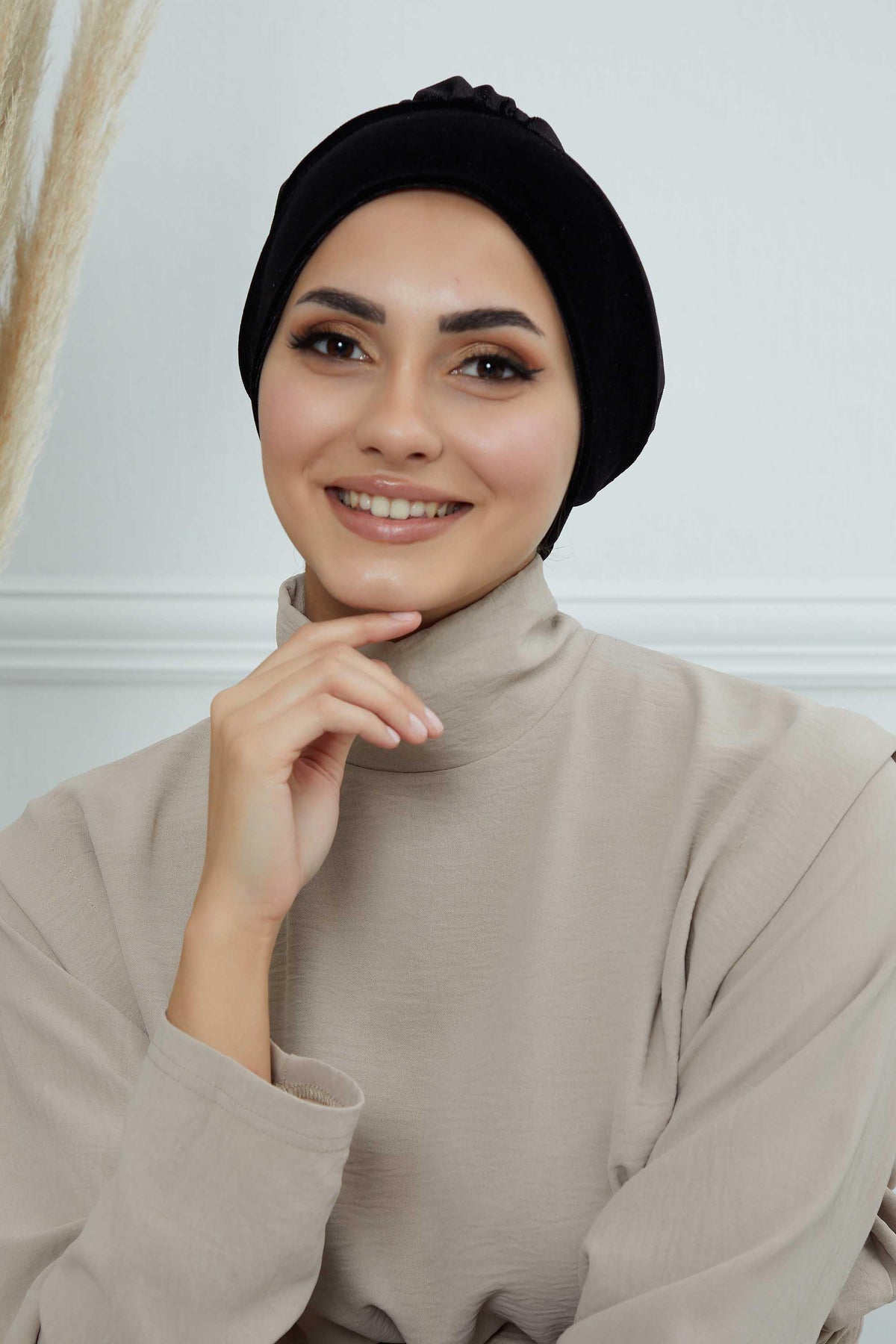 Gül Detaylı Kadife Bone,B-53K