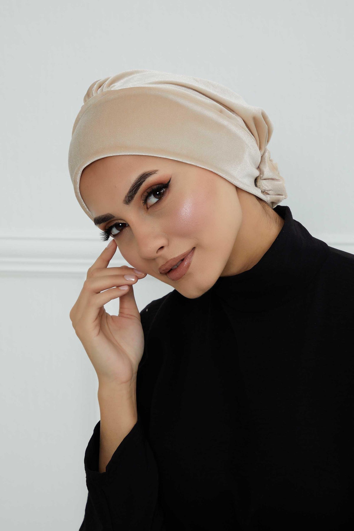 Gül Detaylı Kadife Bone,B-53K