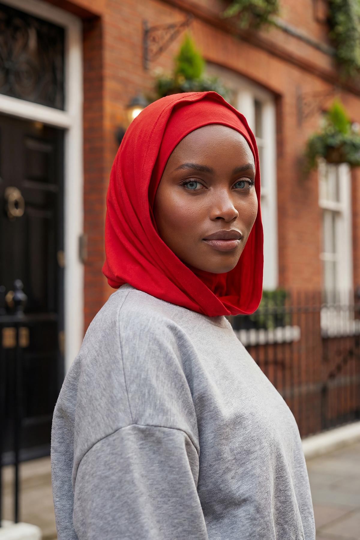 Kapşon ve Kapatıcı Özellikli Penye Kadın Hazır Bone,B-89P