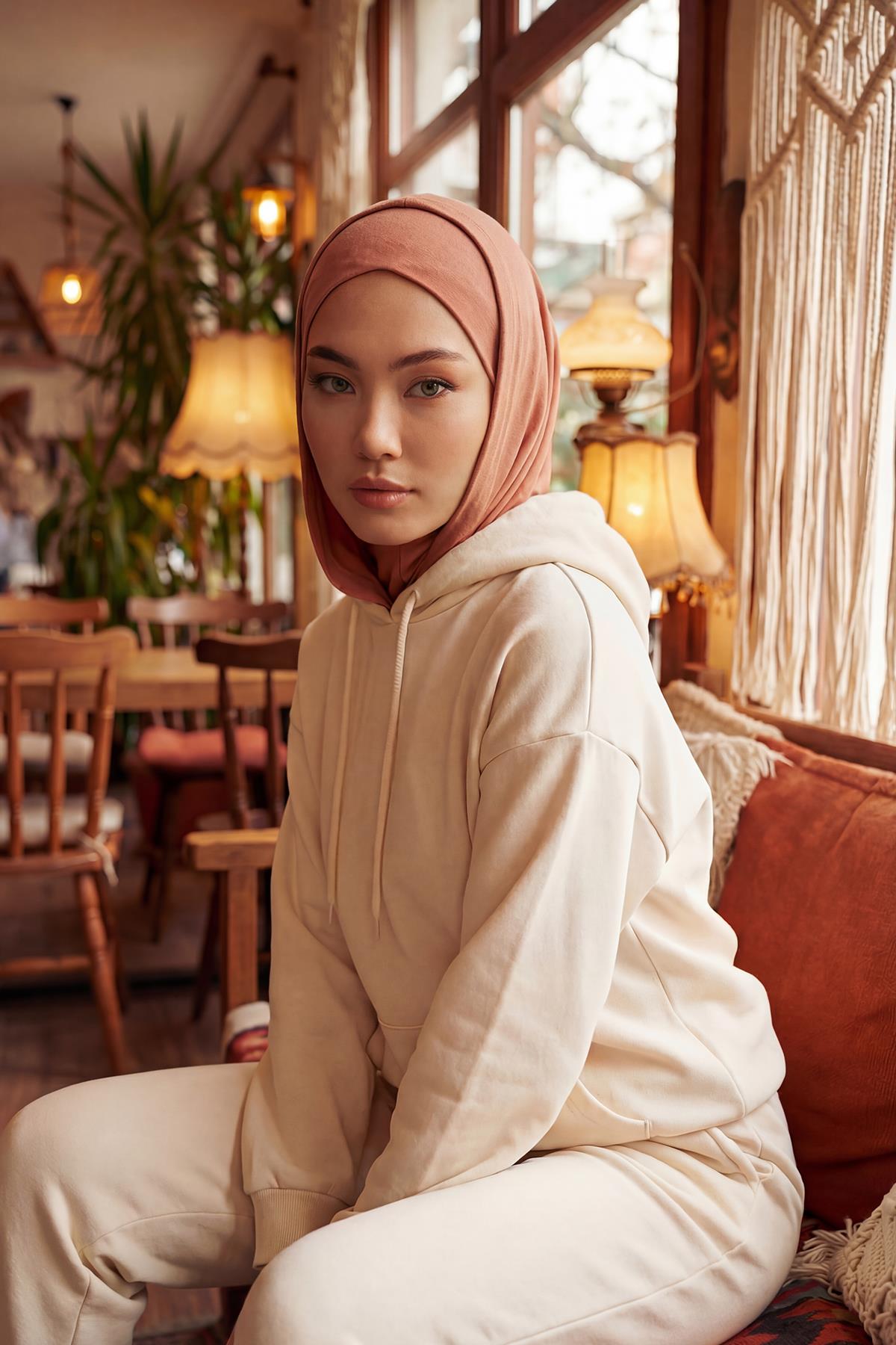 Kapşon ve Kapatıcı Özellikli Penye Kadın Hazır Bone,B-89P