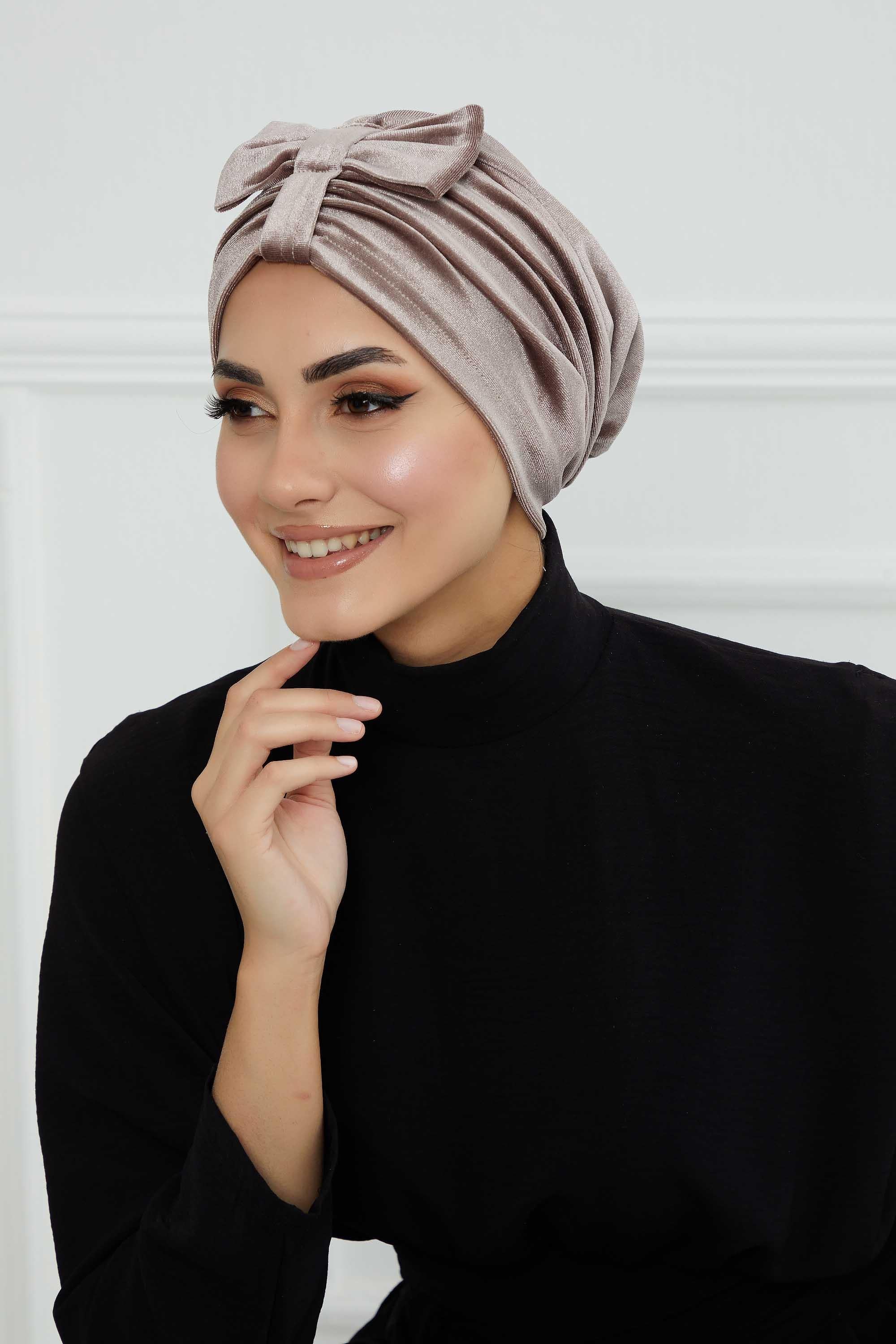 Önden Fiyonklu Kadife Bone,B-7K